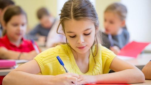 В Україні розпочали проєкт "Пишемо есе", щоб змінити підходи до навчання письма в школі
