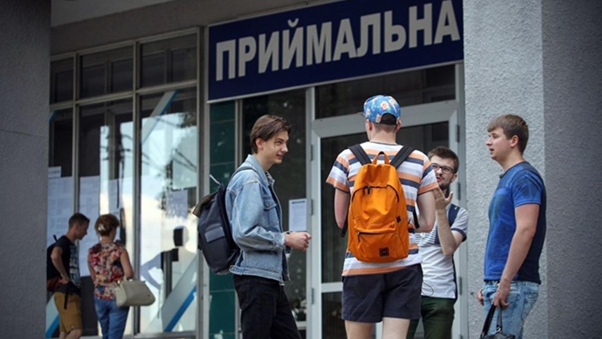 Уряд підвищив розмір стипендій для студентів з окупованих територій - Україна новини - Освіта