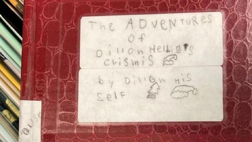 Хлопчик написав книжку про Різдво та сховав її на полиці бібліотеки: вона стала популярною