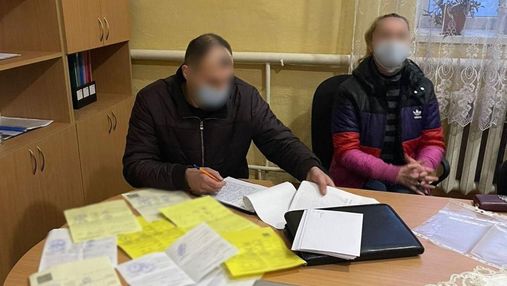 19 работников школ и садика на Закарпатье поймали с поддельными COVID-сертификатами