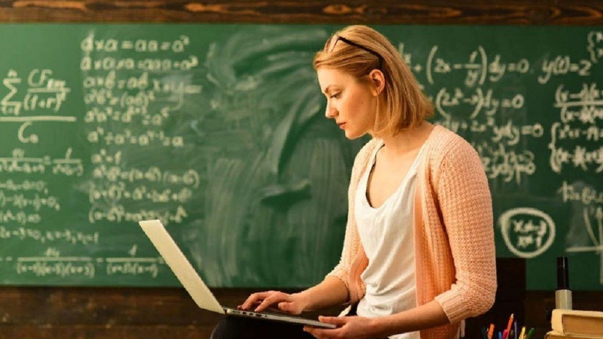 Насправді МОН забезпечило ноутбуками не всіх вчителів: що про це відомо - Україна новини - Освіта