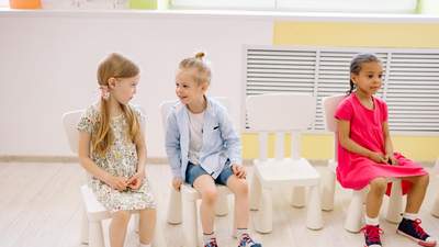 Діти мають бути щасливі і знати англійську: як навчають малюків у садочках Сінгапуру