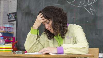 Скільки невакцинованих вчителів відсторонили від роботи: звіт по областях
